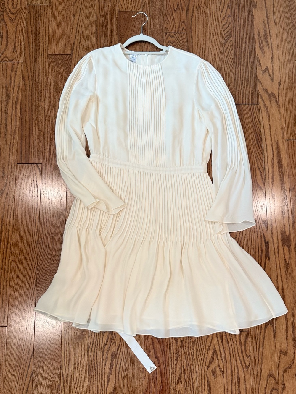Oscar De La Renta Cream Pleated Empire Waist Long Sleeve Dress